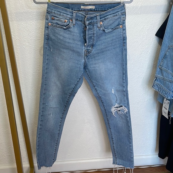 EUC Levi’s Wedgie Skinny jeans size 28 - Picture 2 of 4